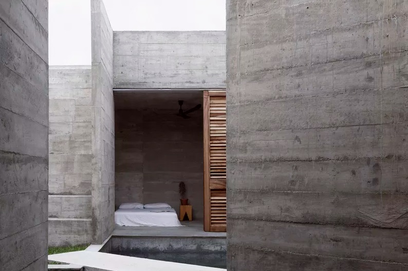 Rumah Beton yang Menyerupai Benteng